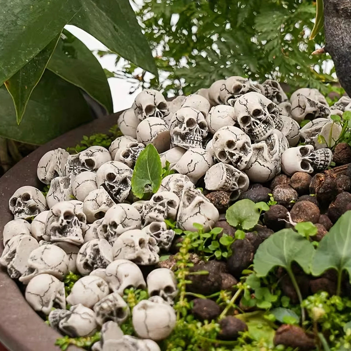 Mini Skull Decorations – 20-Piece Halloween Flower Pot Set