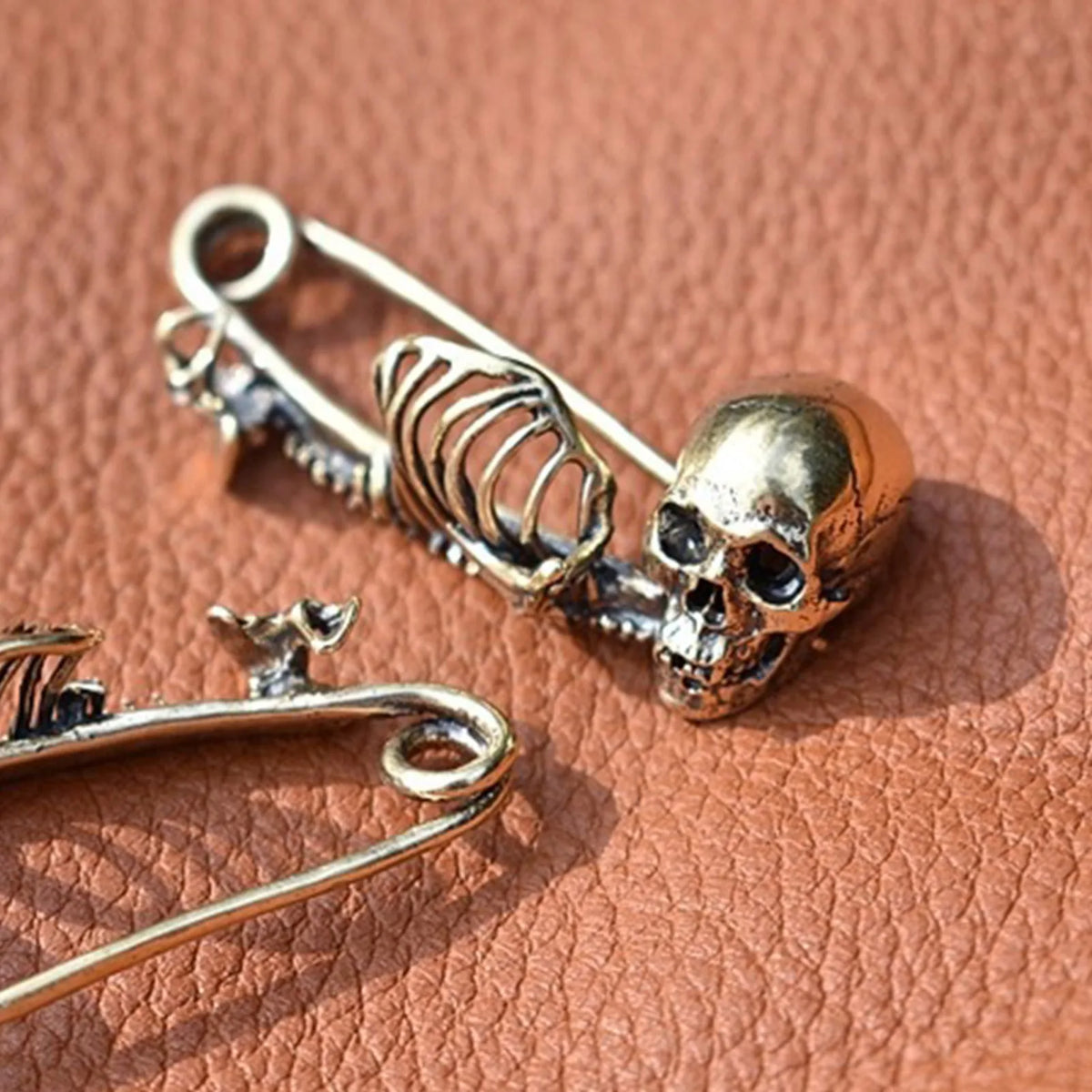 Gothic Skull Brooch – Decorative Lapel Pin Badge