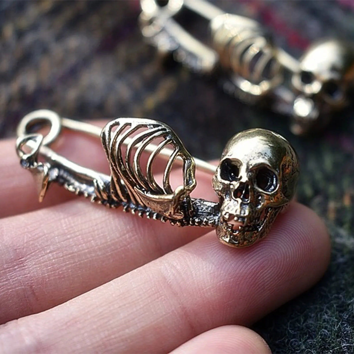 Gothic Skull Brooch – Decorative Lapel Pin Badge